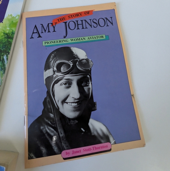 Set of 5 books upper elementary and middle grade - Picture 3 of 6